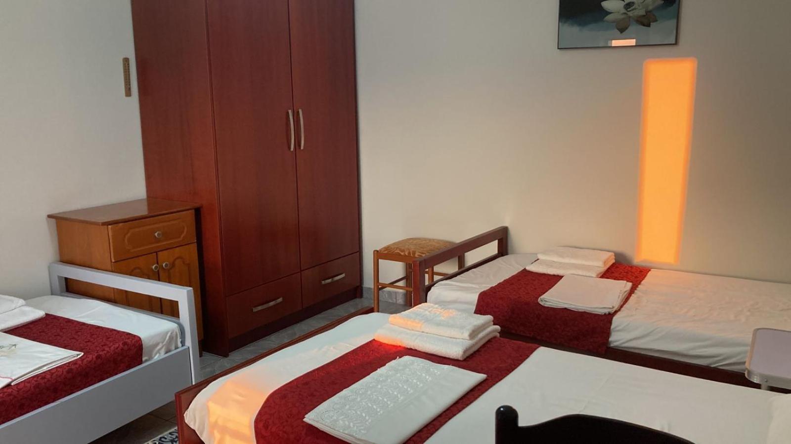 Akeron'S Rooms Sarandë Esterno foto