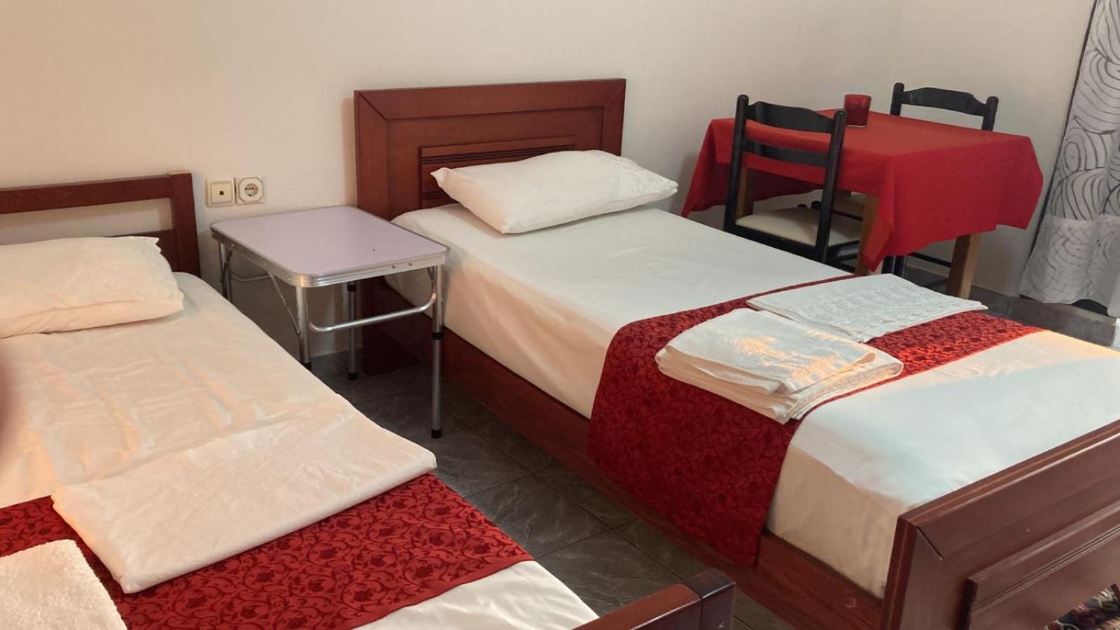 Akeron'S Rooms Sarandë Esterno foto
